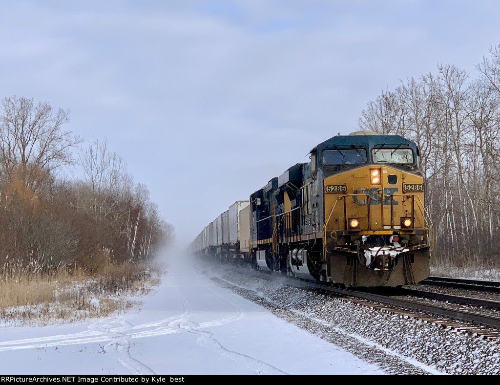 CSX 5286 on I001